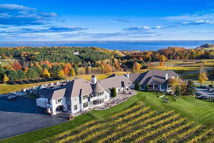4-Hour Traverse City Sunset Wine Tour: 3 Wineries on Old Mission Pe...
