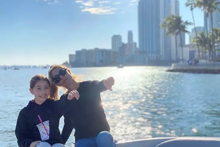 Private Boat Ride in Miami with Experienced Captain and Champagne