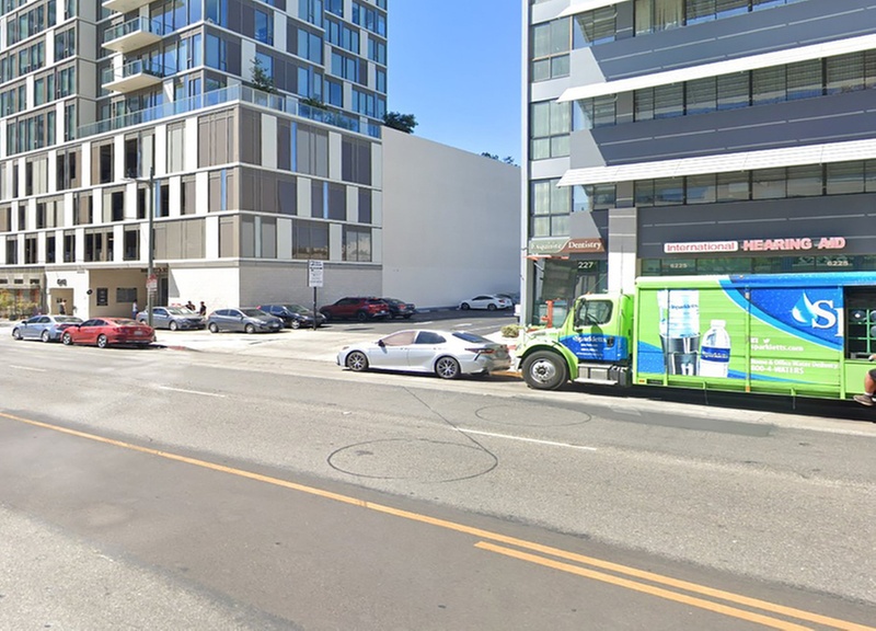 Parking at 6221 Wilshire Blvd. Lot