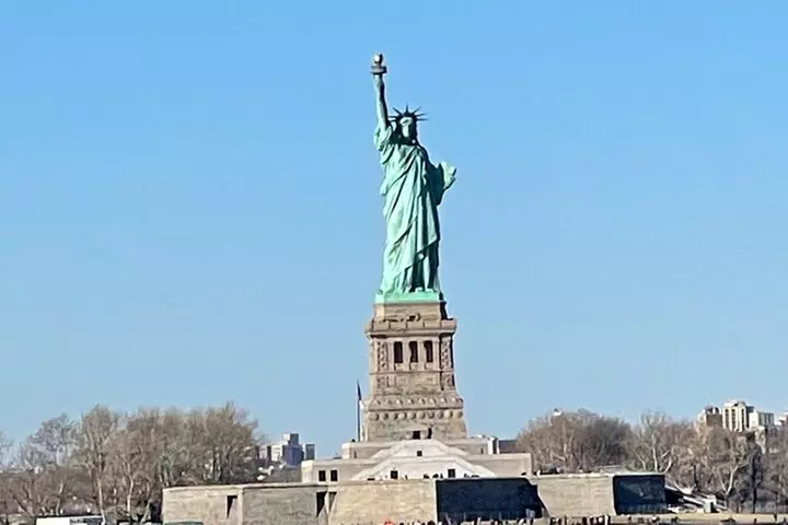 6 hour Bus tour and 1 hour Boat Ride by the Statue of Liberty