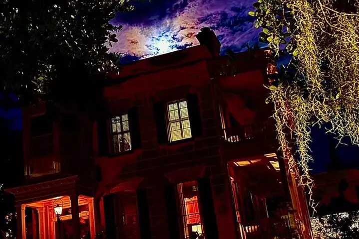Interactive Paranormal Ghost Walking Tour in Savannah Georgia