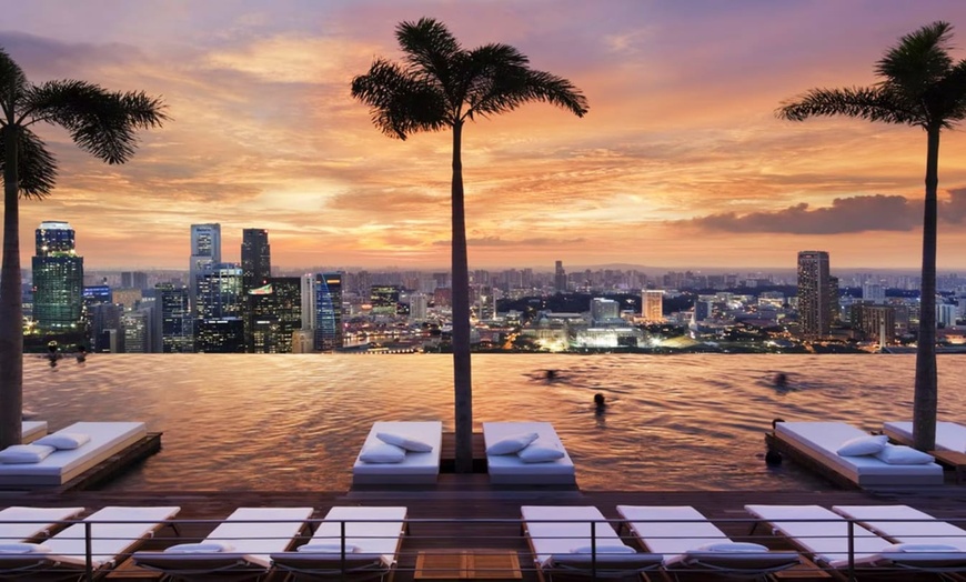 Image 2: ✈ SINGAPORE - Marina Bay Sands 5* - Rooftop swimming pool