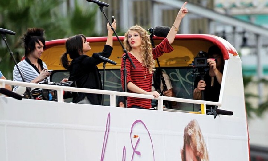 Image 13: Los Angeles Celebrity Homes Tour and 2-Day Hop-on Hop-off Package