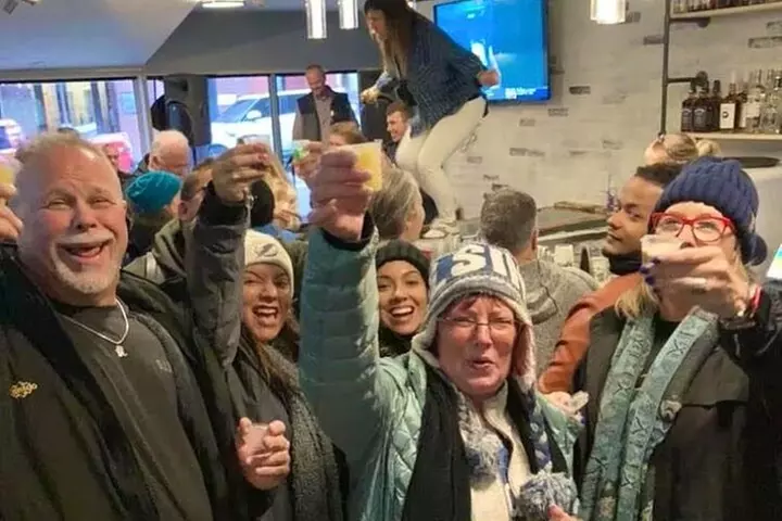 Guided Pub Crawl Walking Tour of Downtown Nashville