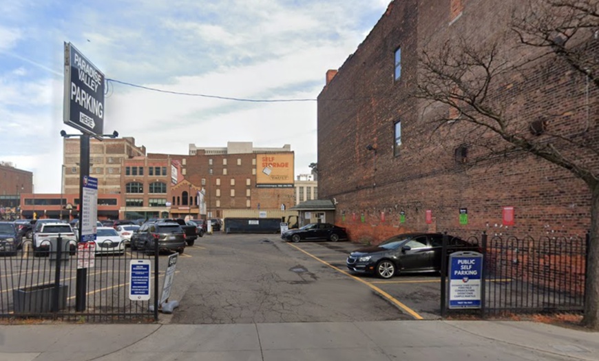 Image 2: Parking at 1468 Randolph st.
