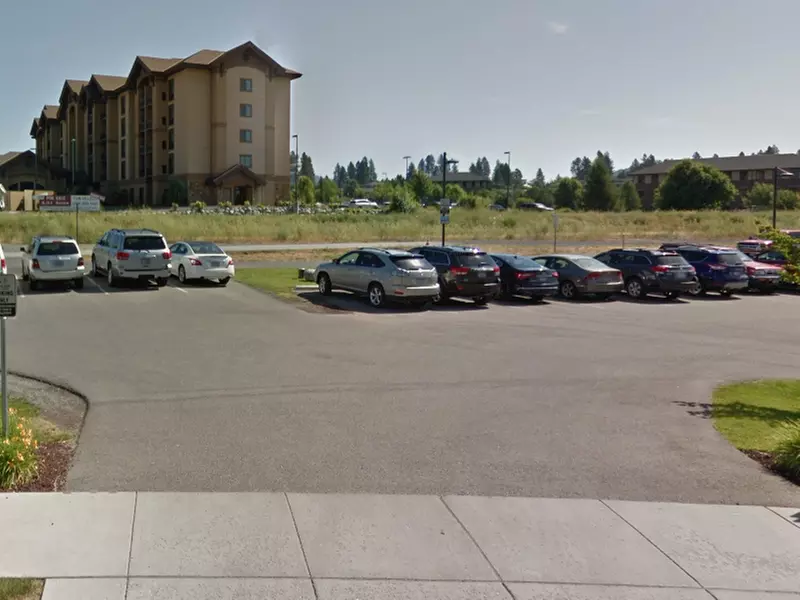 Parking at [IC33] LePeep Lot