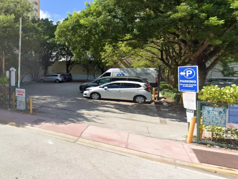 Parking at 39th St. Lot near the beach (234 39th St.) - Primary Image