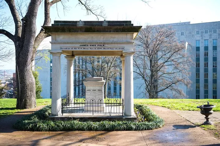 Specters and Sinners Walking Tour