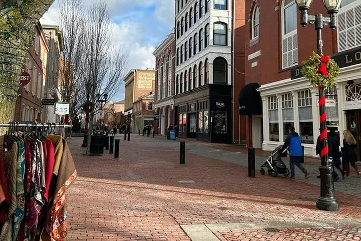 Hauntings, History and Legends Tour in Salem