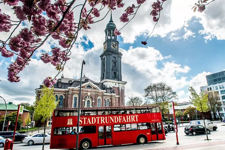Hamburg Hop-on Hop-off Sightseeing Tour im roten Doppeldecker Bus - Image 6