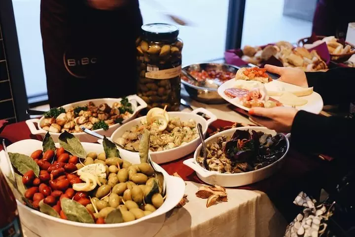 Vancouver City Tour with Indian Meal ( 70 Items Eat as much as you can) - Primary Image