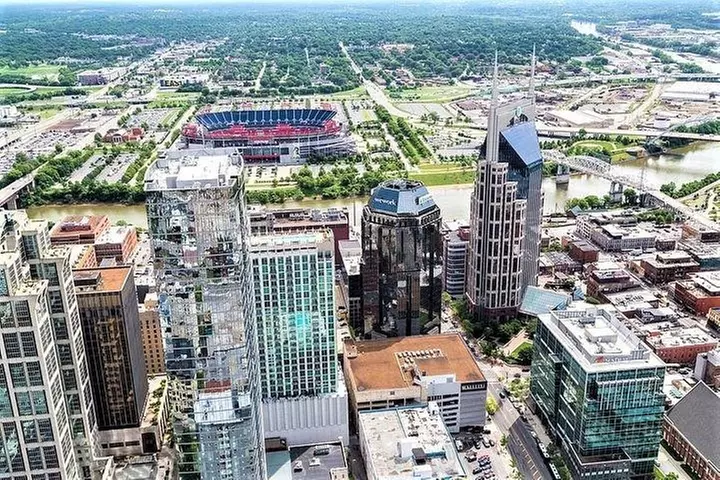 Short Helicopter Tour over downtown Nashville TN ( approx 8 min )