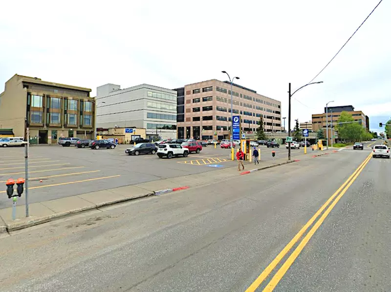 Parking at [5037] 3rd & H Lot