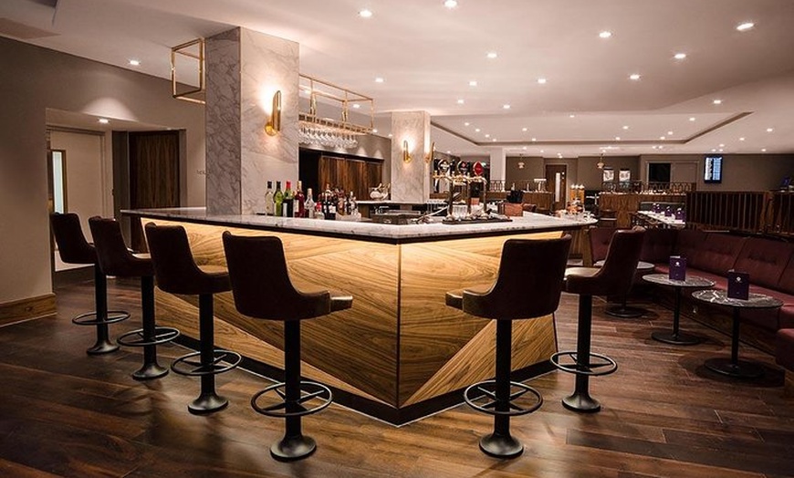 Image 1: Gatwick South Airport Lounge - No1 Lounge