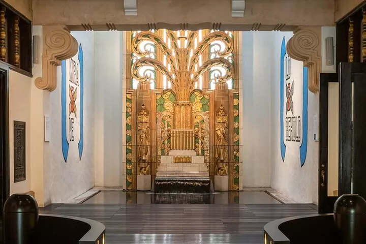 Award-winning Art Deco & Hidden Gems Walking Tour in Miami Beach