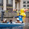 Image 1: Hot Tub Boat Tour in London - London's most unique tour