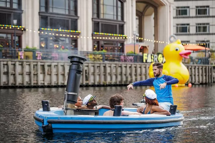 Hot Tub Boat Tour in London - London's most unique tour