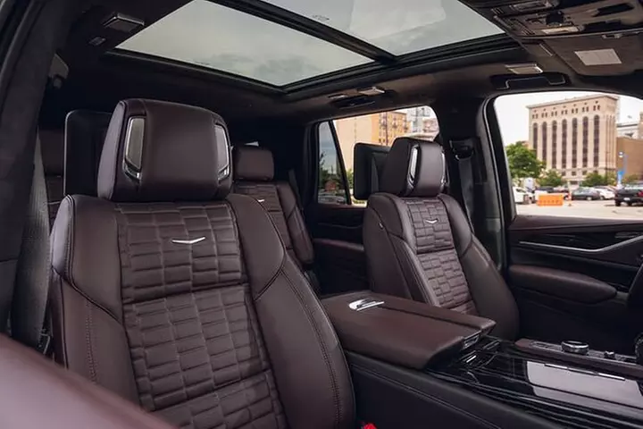 Airport luxury arrival ride by SUV, Sedan, Minibus or Limousine