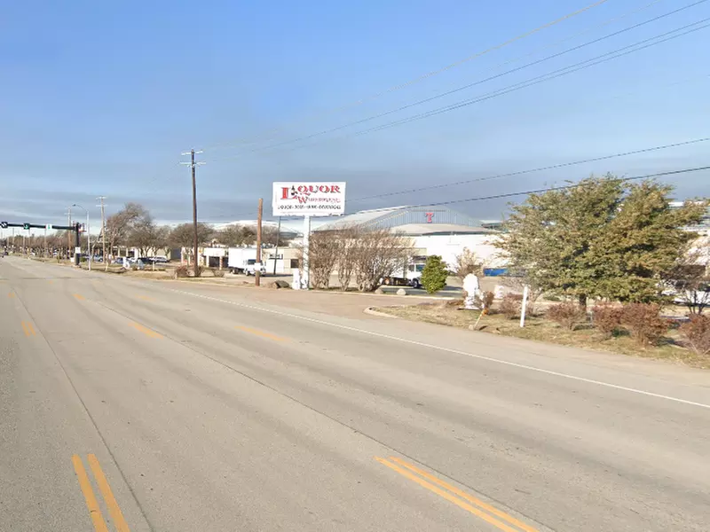 Parking at 2125 E. Division St. Lot - Primary Image