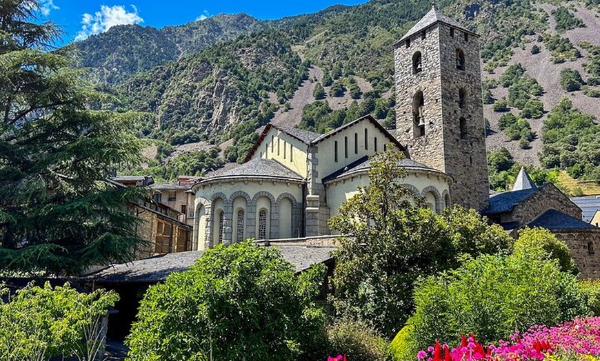 Image 2: Andorra, Francia y España: 3 países en un día desde Barcelona