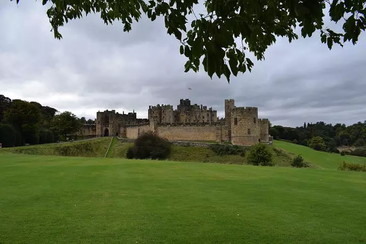 Edinburgh: Holy Island, Alnwick Castle & Kingdom of Northumbria