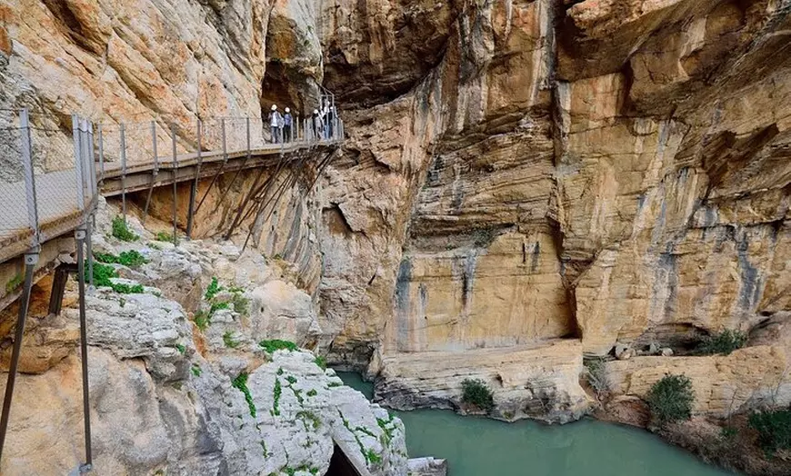 Image 2: Desde Málaga: Bus Ida/Vuelta Caminito del Rey + Tour Guía Oficial