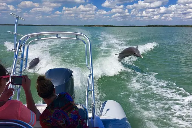 Private Boat Tour: up to 12 People - Primary Image