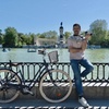Image 8: Explore Madrid by bike taking photos with Benja