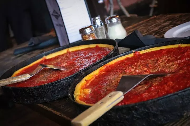 Chicago Loop District Food Tour with Deep Dish & Beef Sandwich