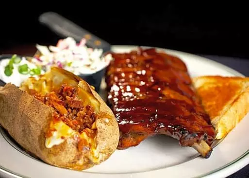 5% Cash Back at Malone's Bar & Grill