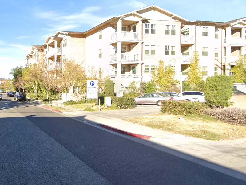 Parking at [SQ21] 229 N. Central Ave. Lot
