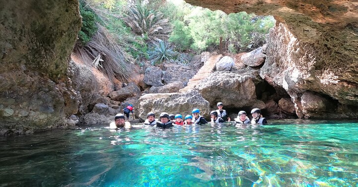 Actividad acuática con kayak y snorkel en Mallorca