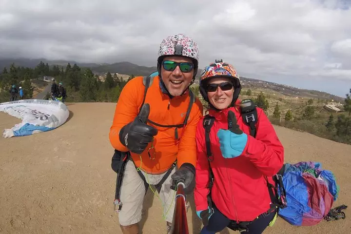 Experiencia épica de parapente en Tenerife con el equipo campeón de...