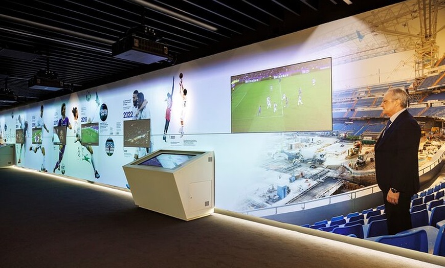 Image 10: Entrada al Estadio Bernabeu