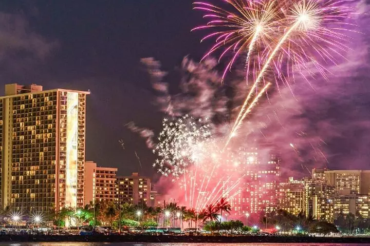 Waikiki Firework Cruise with Dinner Reservations - Primary Image