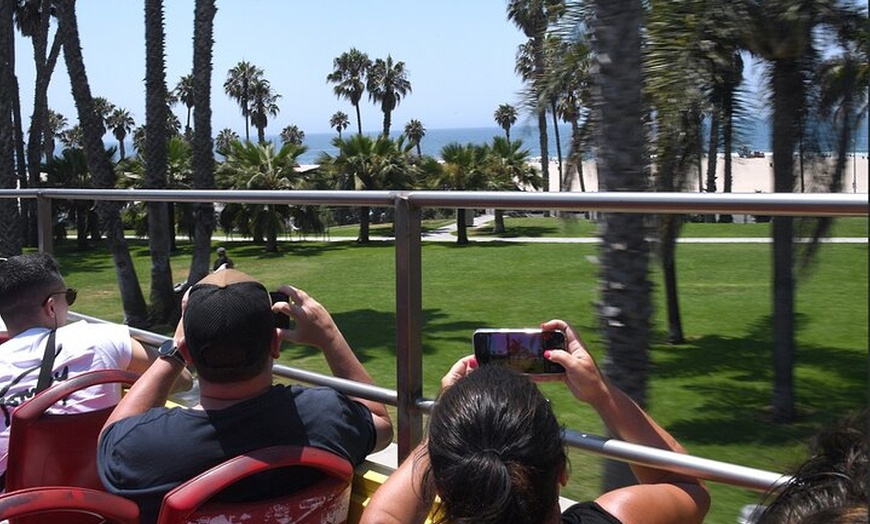 Image 26: Los Angeles Celebrity Homes Tour and 2-Day Hop-on Hop-off Package