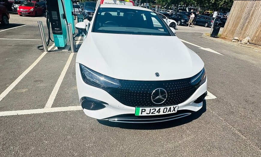 Image 5: One Way Taxi Transfer from London Luton Airport to London City