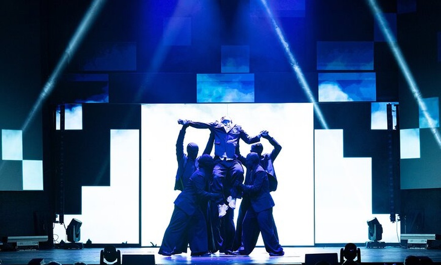 Image 35: Wintergarten Varieté "FLYING LIGHTS" inkl. Flying Steps