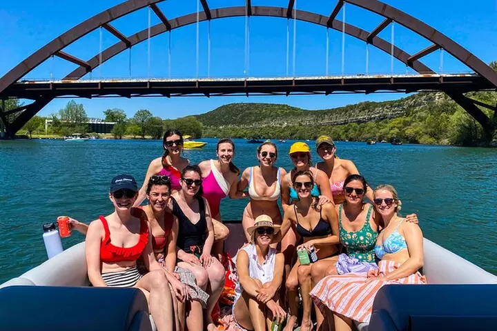 Private Lake Austin Boat Cruise: 2-Hour, Fully Shaded (Up to 13)