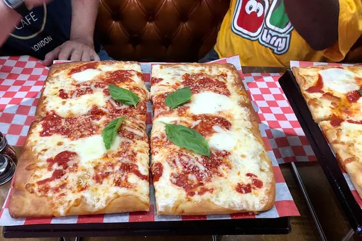 Downtown Chicago Walking Pizza Tour
