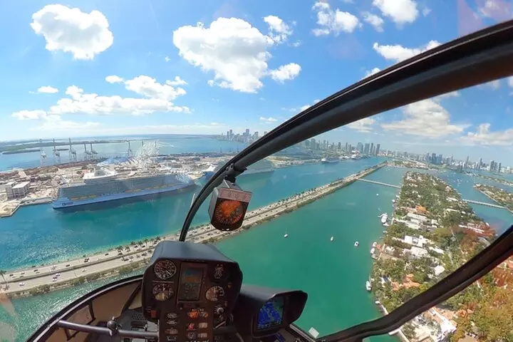 Miami Top-Rated Helicopter Tour: South Beach, Downtown & Islands