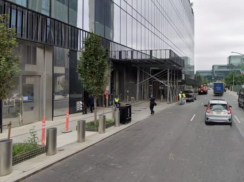 Parking at Icon Parking - 504 W. 35th St. Parking LLC Garage - Primary Image