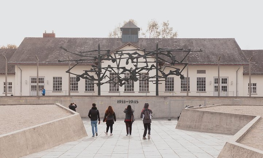 Image 2: Tour ab München mit dem Zug zur KZ-Gedenkstätte Dachau