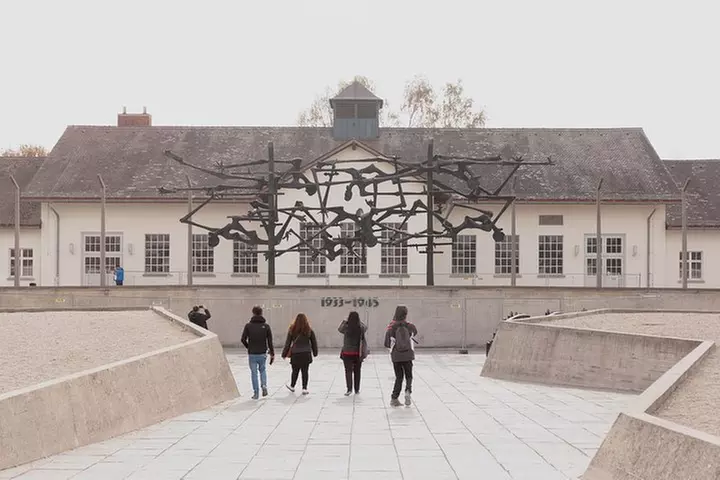 Tour ab München mit dem Zug zur KZ-Gedenkstätte Dachau