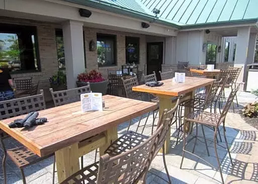 5% Cash Back at Malone's Bar & Grill