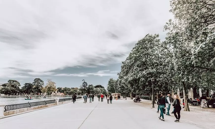 Image 11: Entrada sin colas al Museo del Prado y recorrido privado por Madrid...