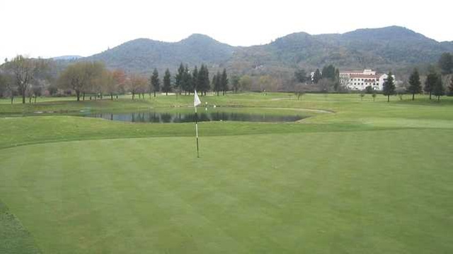 Online Booking - Round of Golf at Vintner's Golf Club