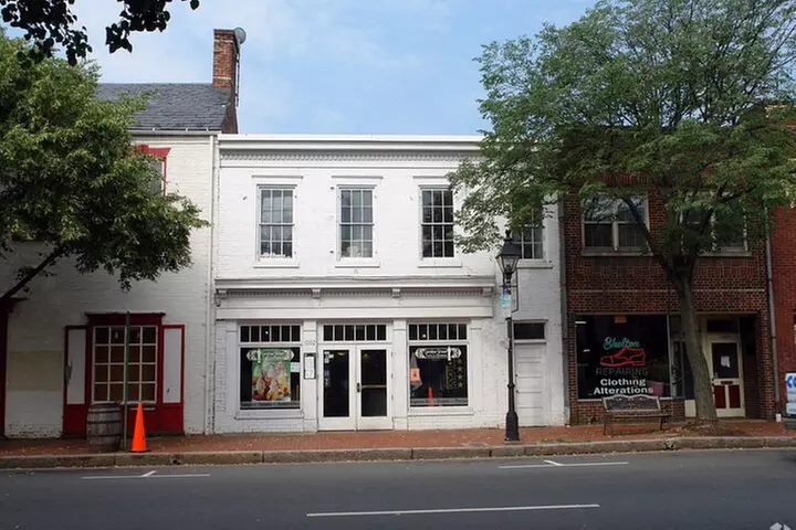 Ghosts of Fredericksburg, Virginia: A Self-Guided Walking Tour