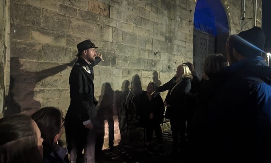 Image 5: Dark History Walking Tour in Warwick