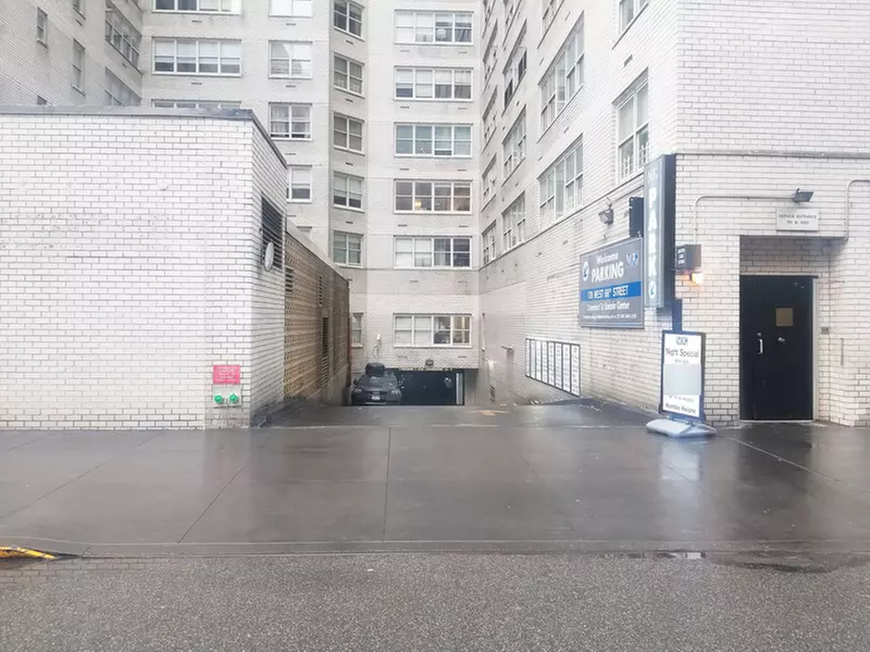 Parking at MPG Parking - Lincoln Square Parking LLC Garage